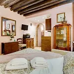 Colosseum Rione Monti 1